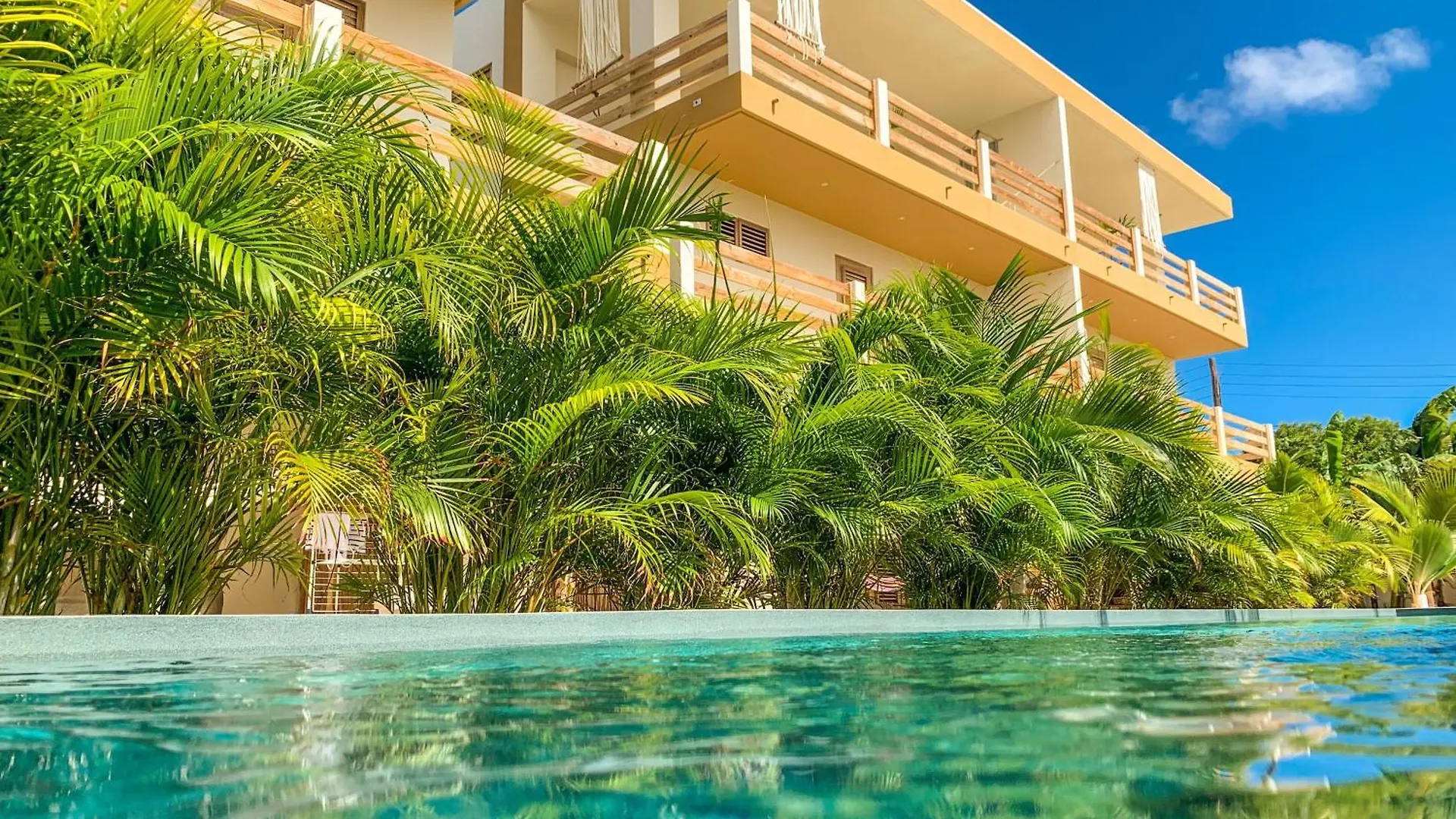 Isla Penthouse & Garden Apartments Bonaire クラレンダイク ボネール、シント・ユースタティウスおよびサバ